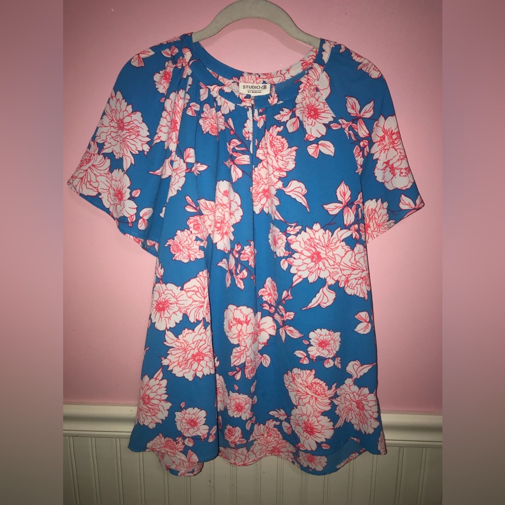 Studio B. By Bobeau Blouse. Size XL, used condition, 97% polyester 3% spandex.